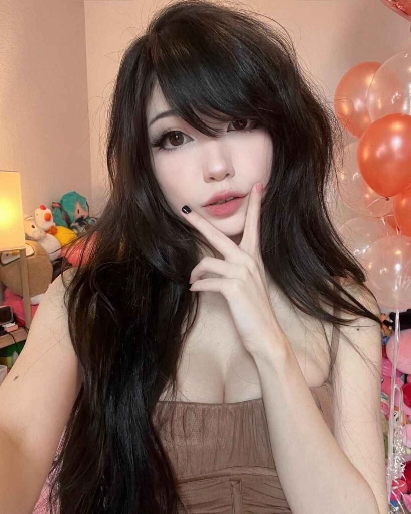 Emiru: A 26-Year-Old Leading the Gaming World - Habit Advisors