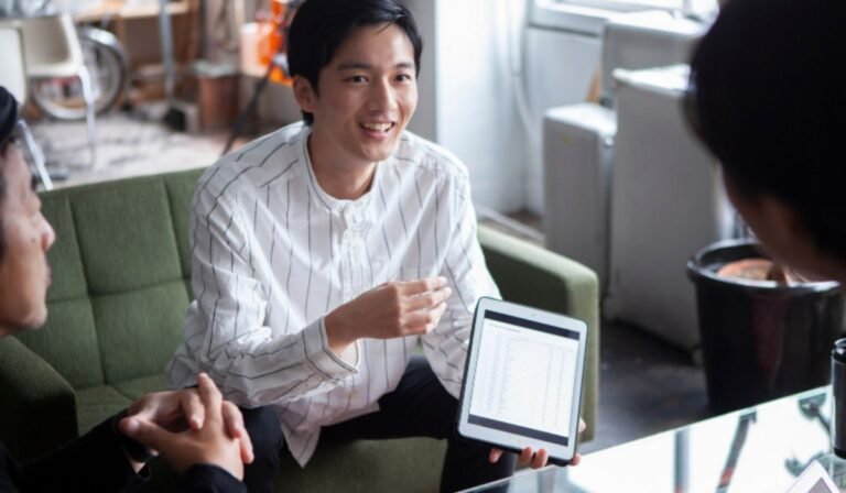 The Balancing Act: The Flexibility of an Online MBA in Accounting for Working Professionals
