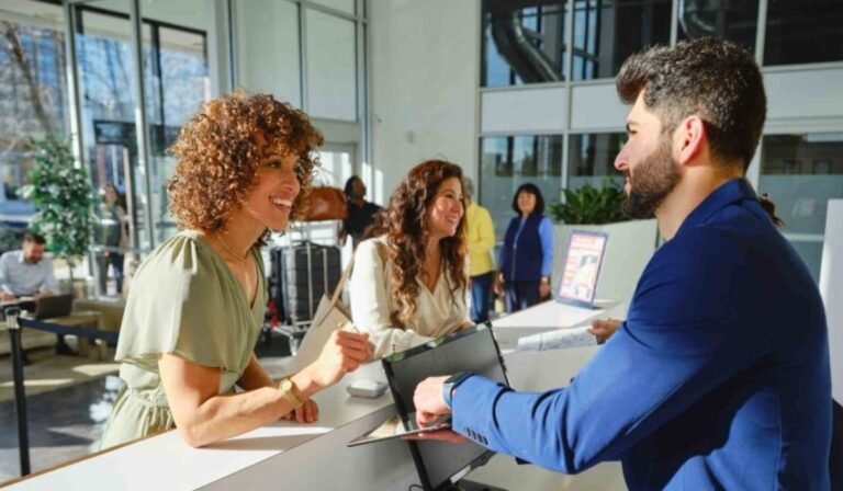 Customer Care Excellence: Building Strong Relationships Through Effective Communication Customer Care Excellence: Building Strong Relationships Through Effective Communication