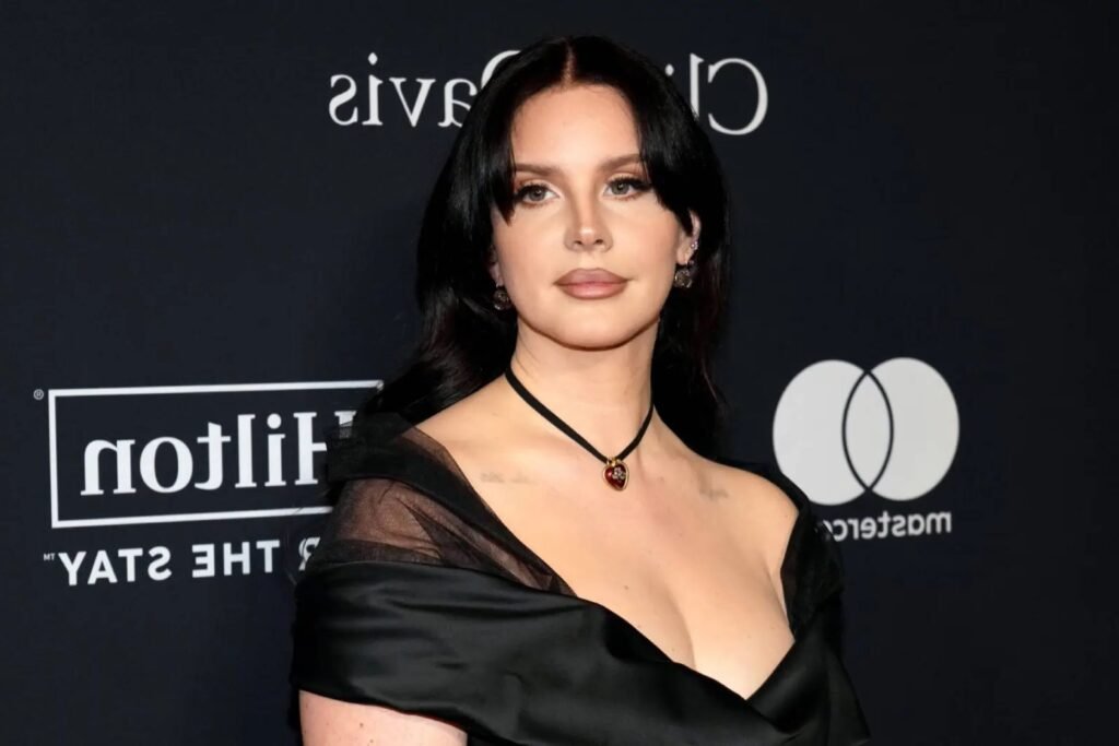 Lana Del Rey Age, Height, Family, Career, Husband, and Net Worth